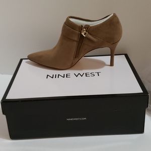 Nine West Shoes Size 8.5  Green Suede